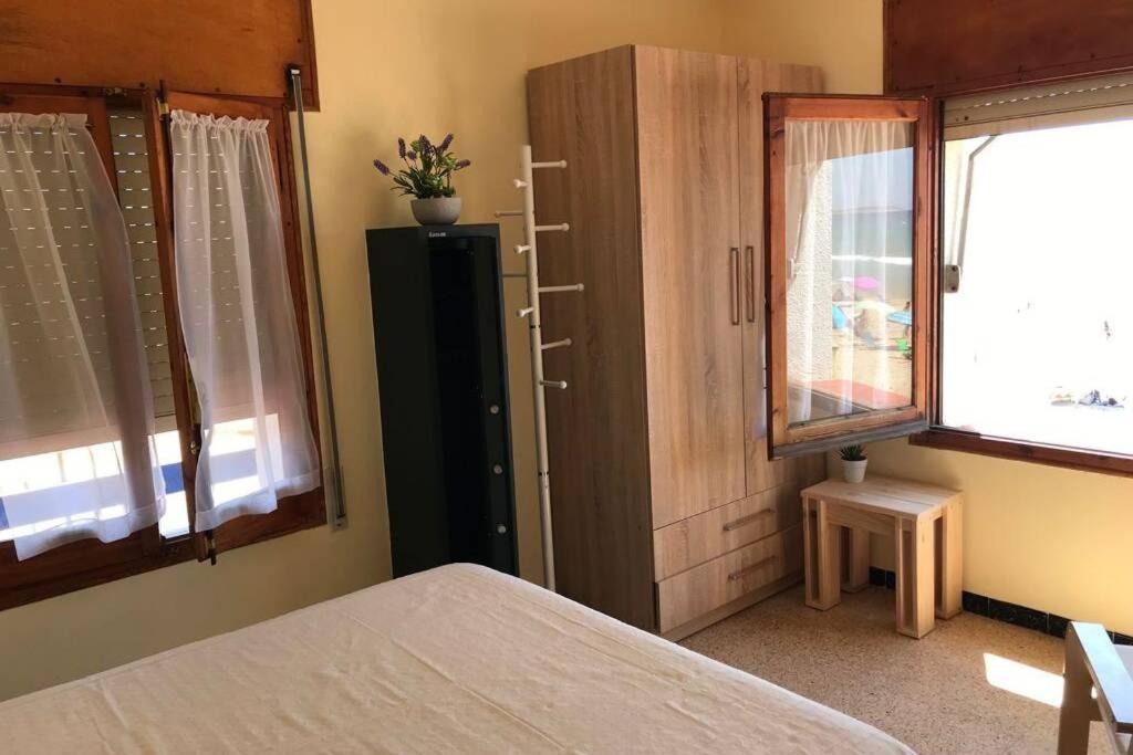El Faro Apartaments Platja Llarga-Les Salines-Tgn Таррагона Екстер'єр фото
